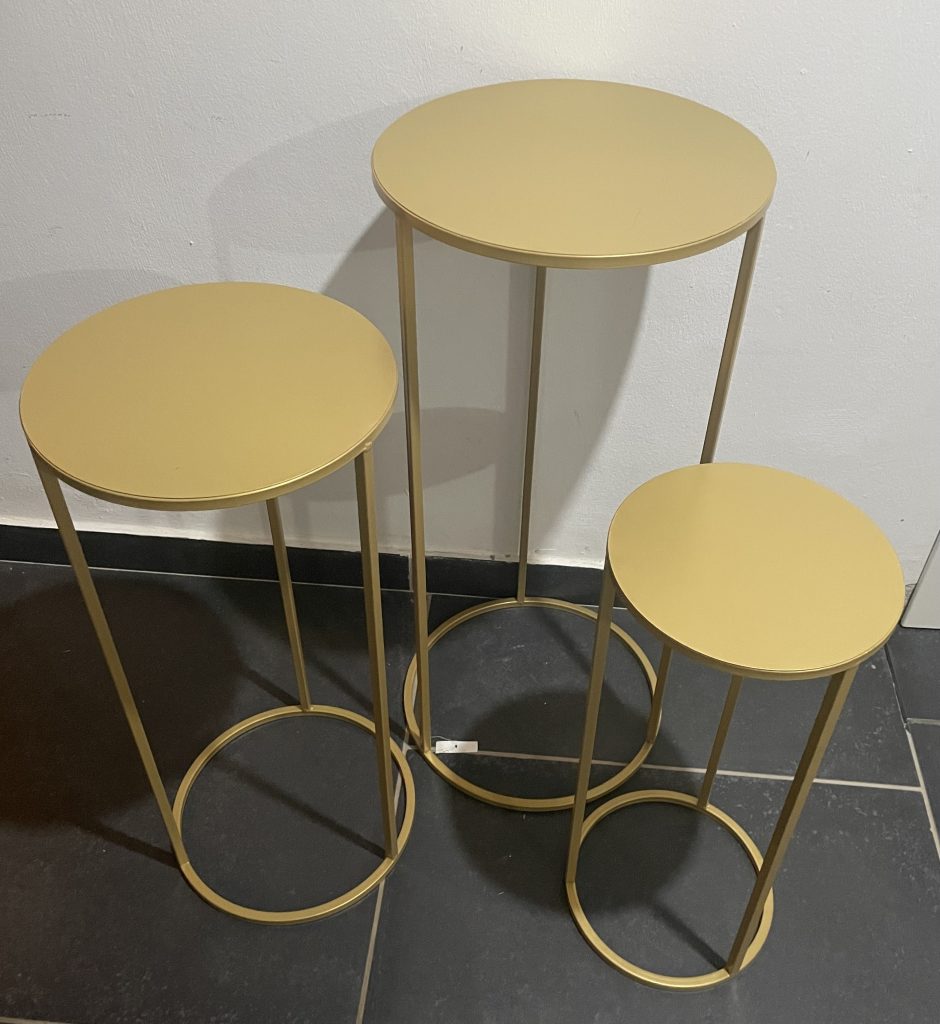 Gold cake tables in cyprus