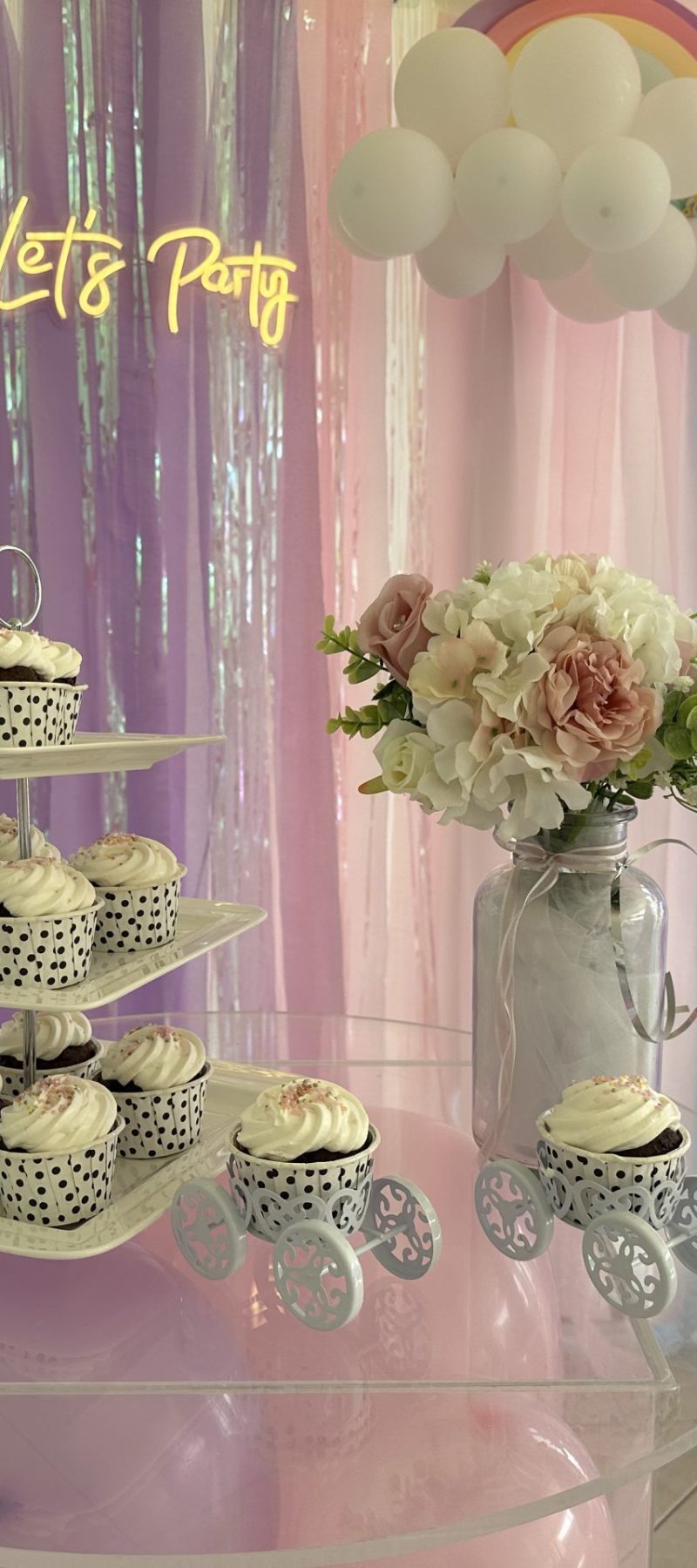 Birthday table stands